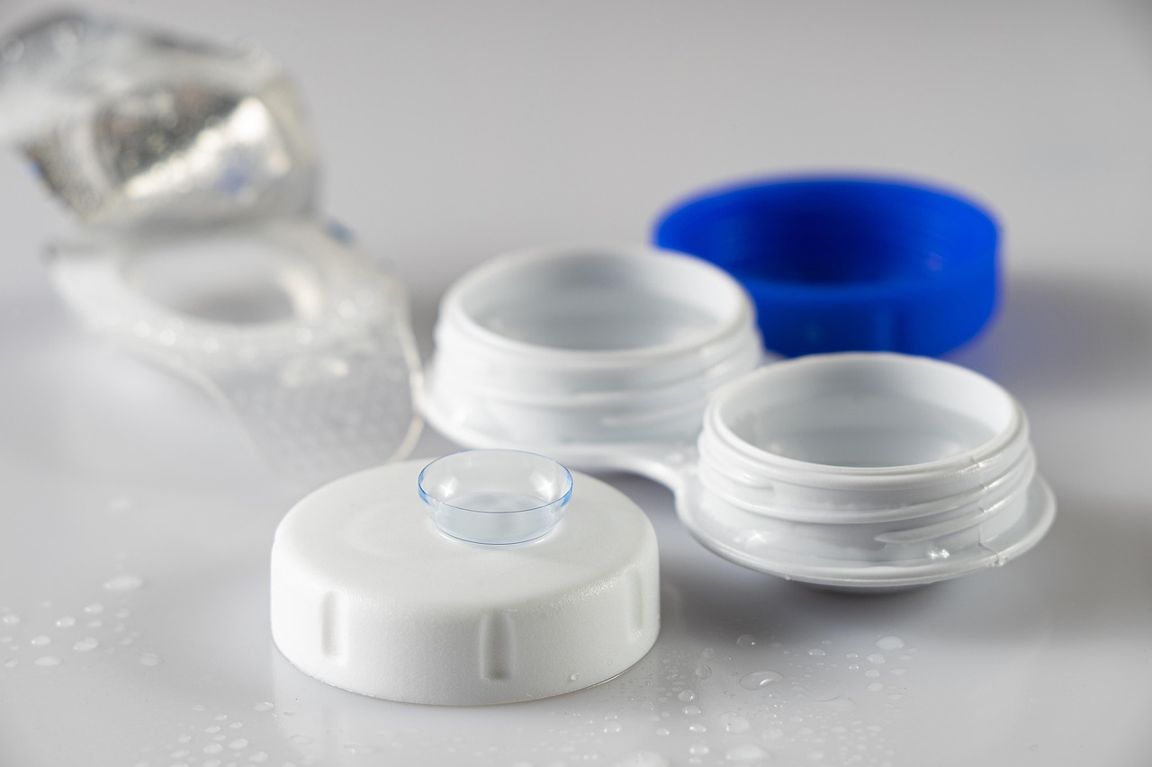 Compact pod kit devices in multiple colors for mainstream retail